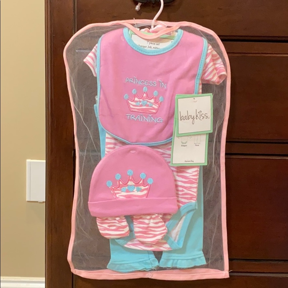 7 piece baby girl outfit. 3/6m